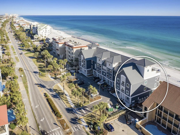 Beachfront Luxury Six Bedroom Vacation Rental in Destin with Rooftop Pool
